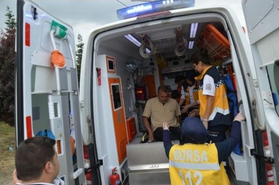 Havada İki Takla Atan Motosiklet S&uuml;r&uuml;c&uuml;s&uuml;n&uuml; Kask Kurtardı