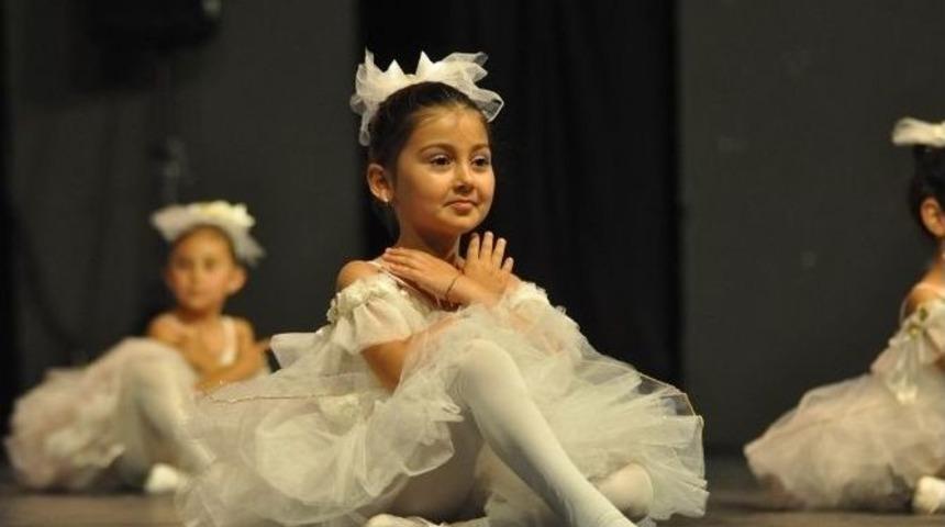Minik Dans&ccedil;ılar B&uuml;y&uuml;k Beğeni Topladı
