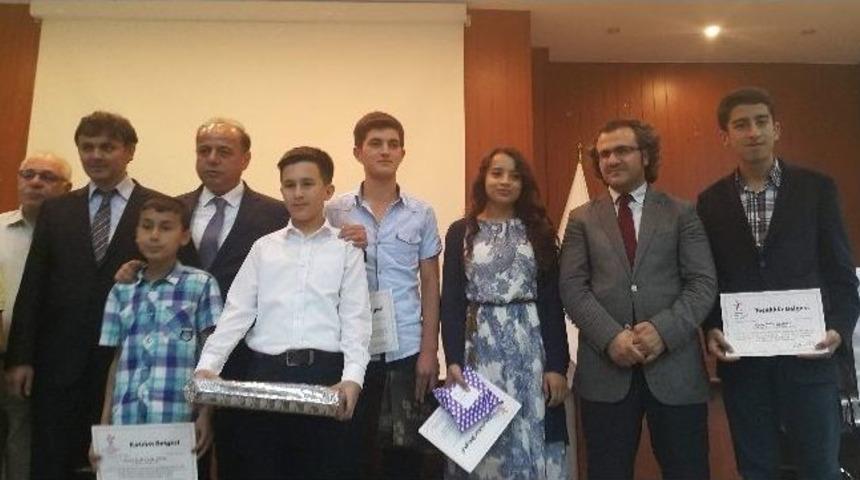 Ailenin &Ouml;nemini En İyi Anlatan &Ouml;ğrenciler &Ouml;d&uuml;llendirildi