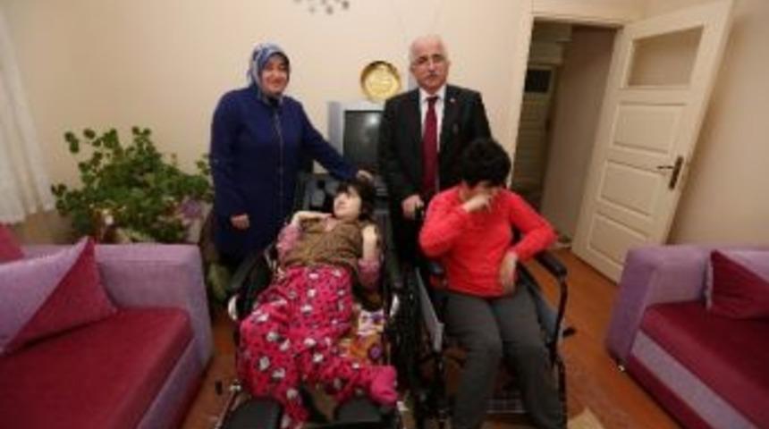 Vali Tuna Ve Eşinden Bedensel Engelli Kardeşlere Yardım Eli