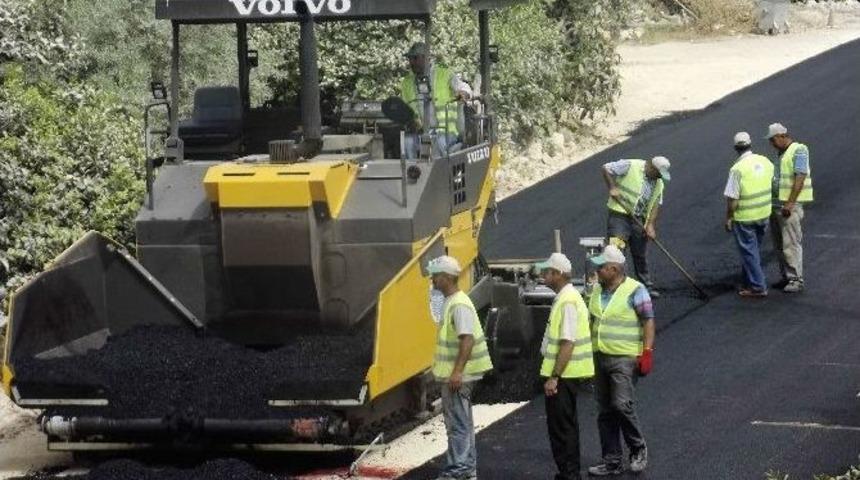 Erdemli’de Çeşmeli-sarıyer Yolu Asfaltlanıyor