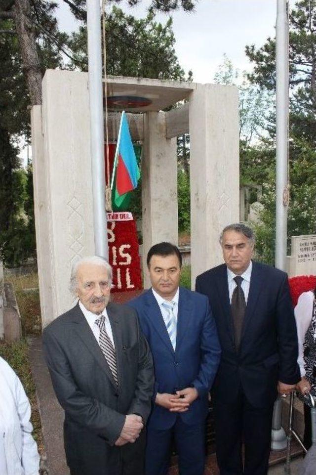 Azerbaycan Cumhuriyeti’nin Kurucusu Mezarı Başında Anıldı