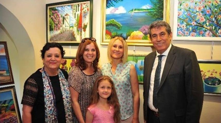 Ressam Anneler Sergi A&ccedil;tı