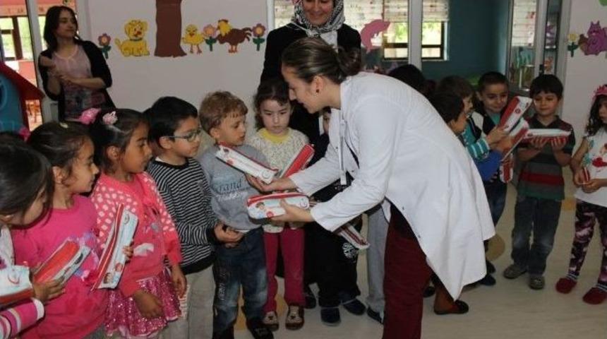 Anaokulu Öğrencilerine Flor Cila Uygulaması Yapıldı