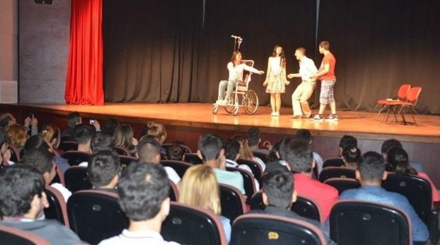 Gen&ccedil; Denizli&rsquo;den Tiyatro Şenliği