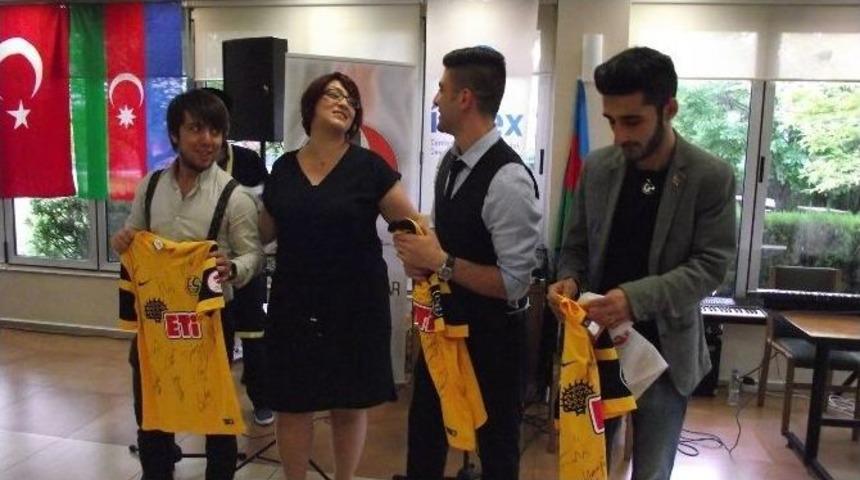 Esazder Azerbaycan Cumhuriyetinin 97. Yılı Kutlaması Ve Mezuniyet Programı