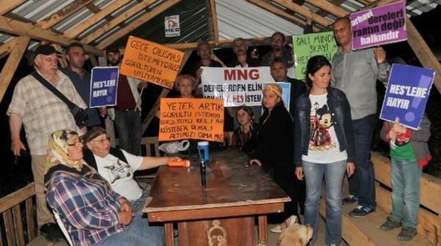 Arhavi&rsquo;De Kavak Hes'e Gece &Ccedil;alışma Iznine Gece Protestosu