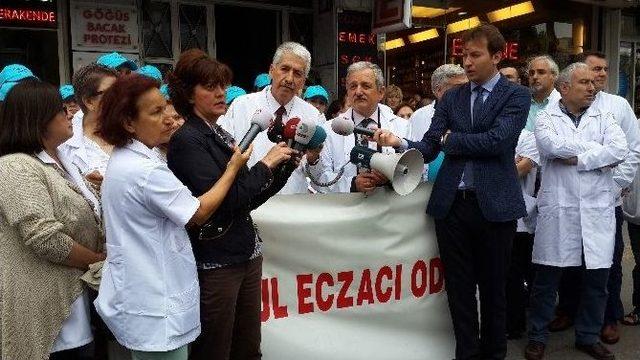 Eczacılardan, Kanser İlaçlarının Hastanelerde Satılmasına Protesto