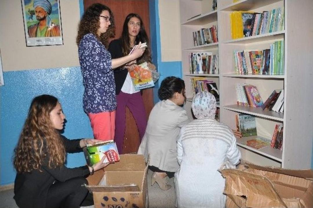 25 K&ouml;y Okuluna 25 K&uuml;t&uuml;phane