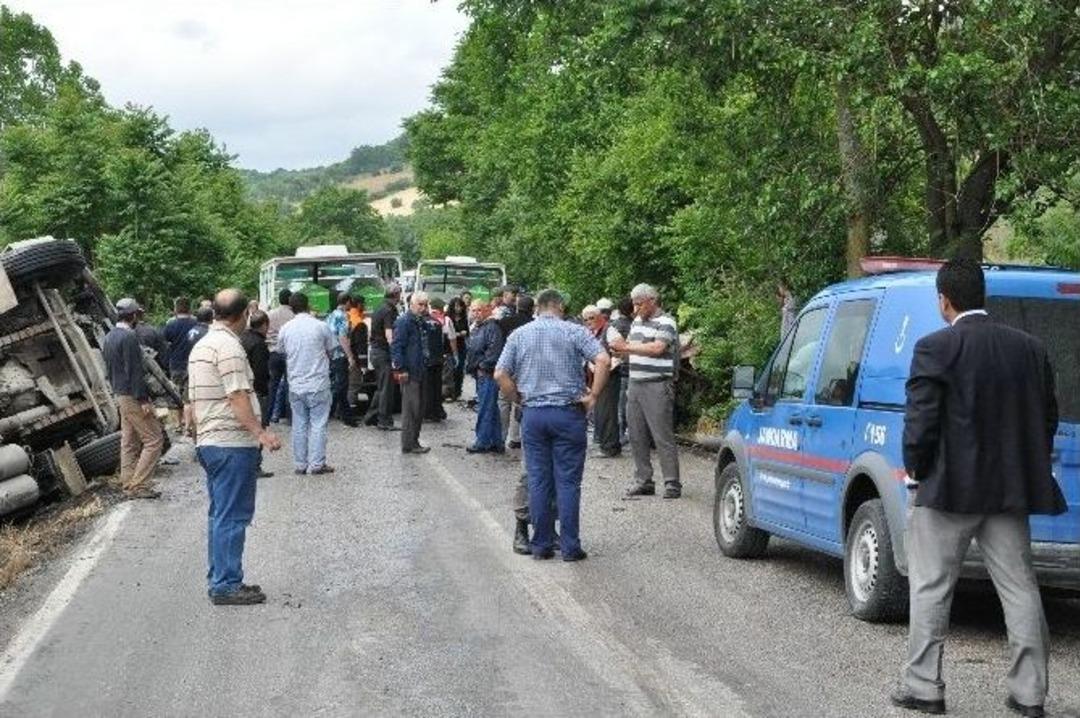 Balıkesir&rsquo;de Trakt&ouml;rle Tanker &Ccedil;arpıştı: 3 &Ouml;l&uuml;