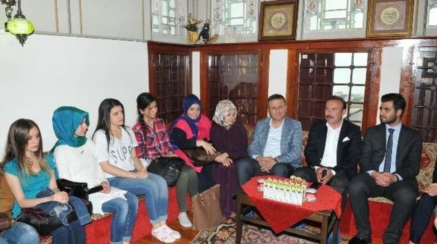 Başkan Doğan, Gen&ccedil;lerle Bir Araya Geldi