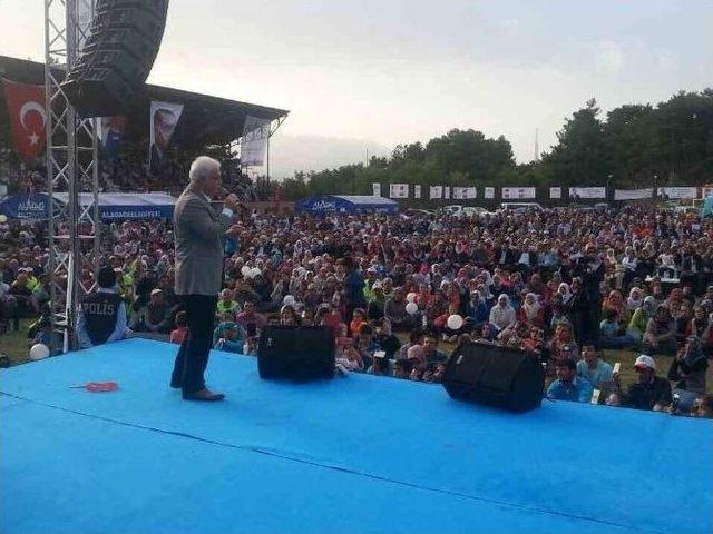 Aladağ’da Nihat Hatipoğlu İzdihamı