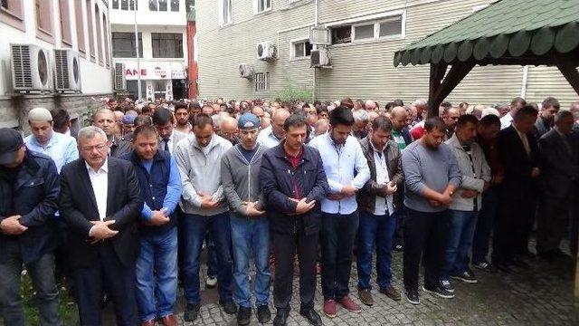 Zonguldak’ta Cesedi Bulunan Kadın Toprağa Verildi