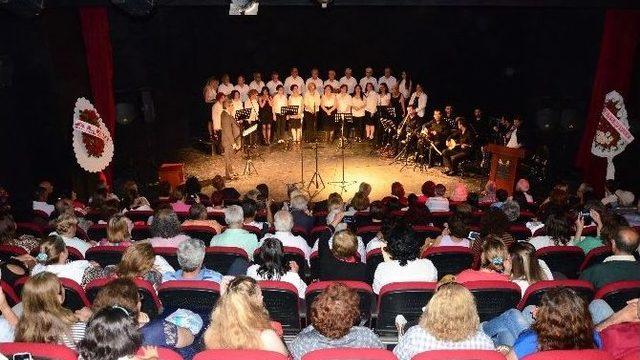 Aşık Mahzuni Şerif Kuşadası’nda Türkülerle Anıldı