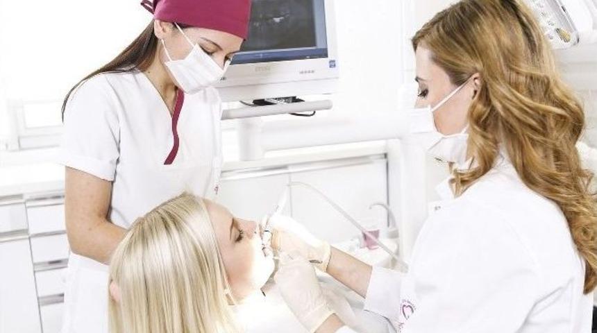 Yaz Tatilinde Diş Problemleriyle Tadınız Ka&ccedil;masın