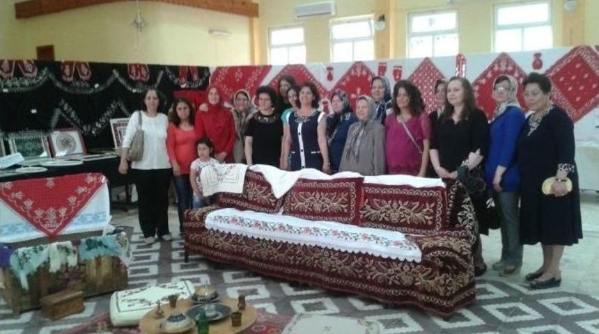 Pelitk&ouml;yl&uuml; Kadınların Eserleri G&ouml;z Kamaştırdı