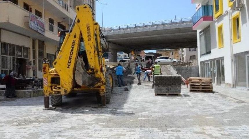 Kuşadası&rsquo;nda İki&ccedil;eşmelik Ve T&uuml;rkmen Mahallelerine Parke Taşı D&ouml;şeniyor