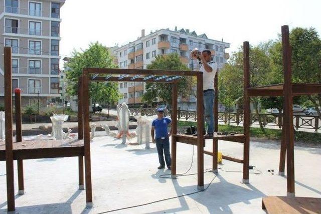 Akçakoca’da Çocuk Parkları Yenileniyor