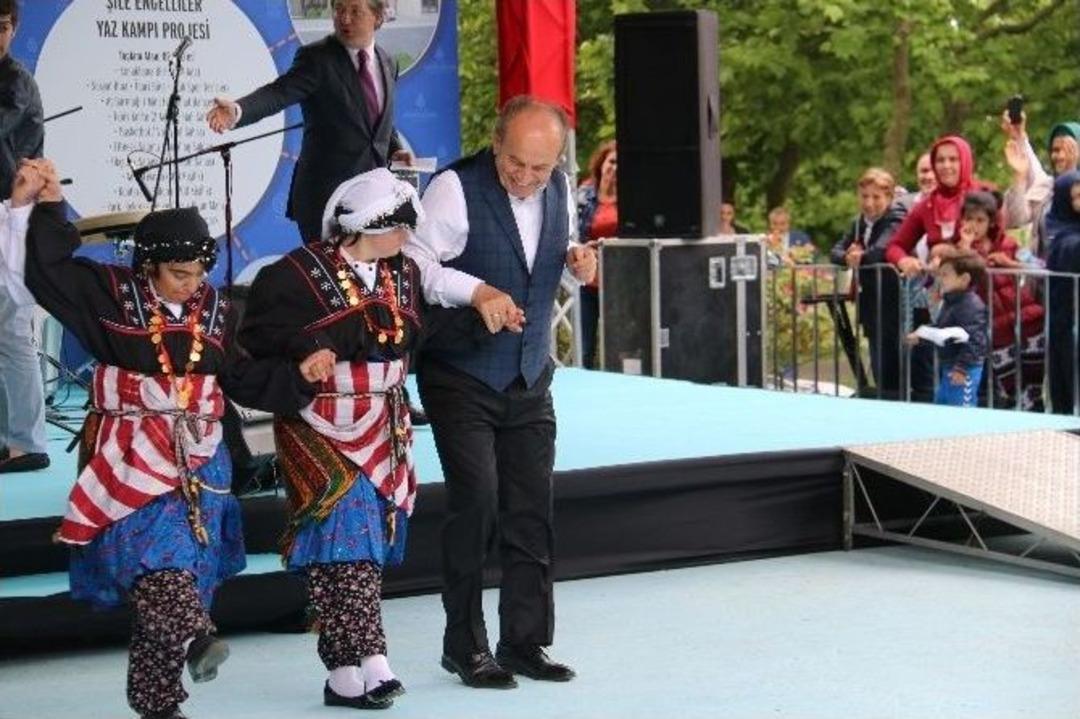 Kadir Topbaş, Engelliler Yaz Okulu A&ccedil;ılışında Horon Tepti