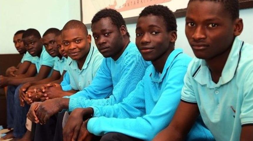 Uluslararası İmam Hatip Lisesi&rsquo;ni Okurken Hafız Oldular