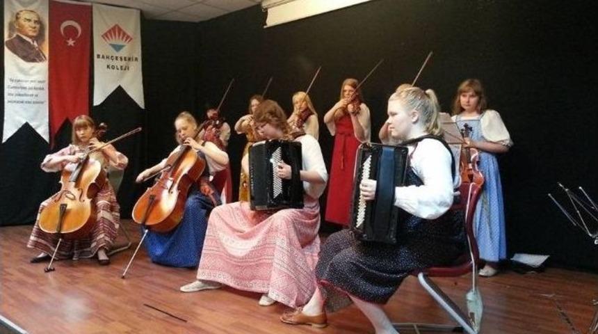 Finlandiya&rsquo;dan Gelen Muzik Grubu, Alanyalıları B&uuml;y&uuml;ledi