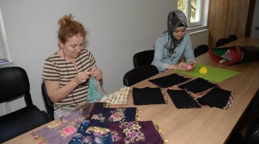 Karem İle Kadınlar Meslek &Ouml;ğreniyor