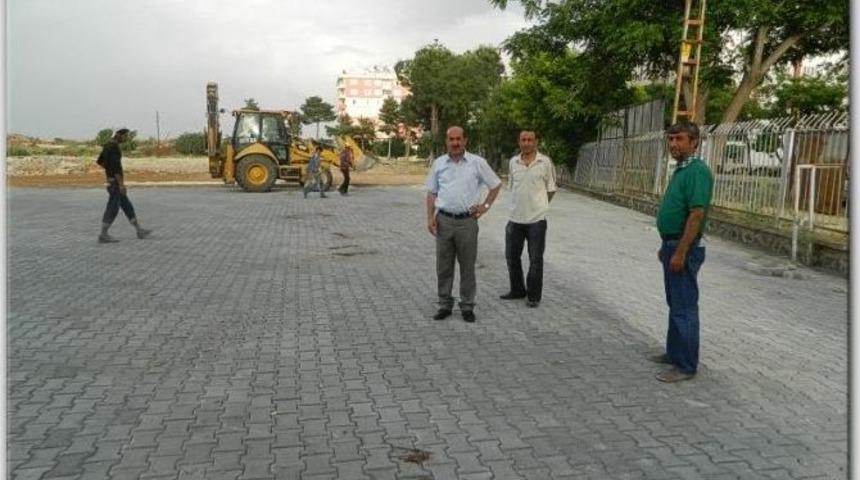 Y&uuml;zme Havuzunun &Ccedil;evresi D&uuml;zenleniyor