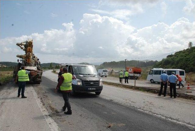 İzmir’de Kamyon Yolcu Otobüsüne Çarptı: 3 Yaralı