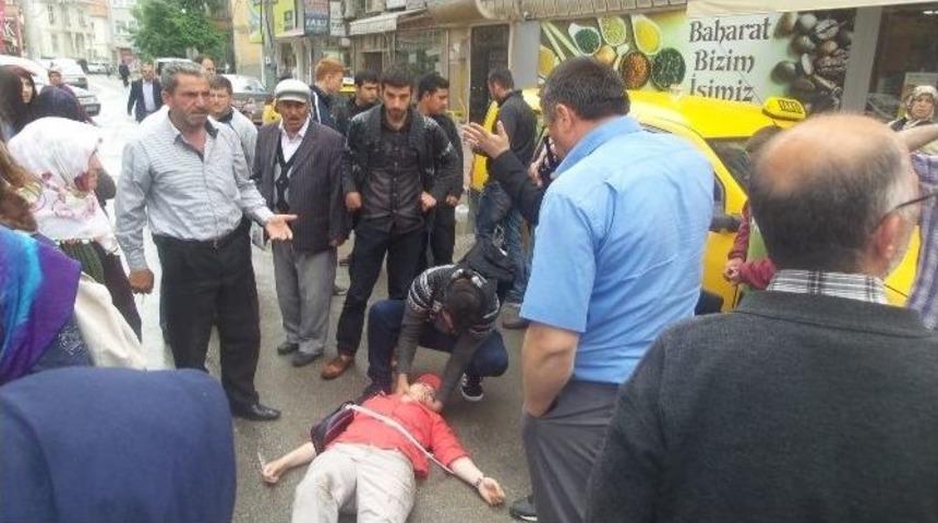 Motosiklet Yayaya &Ccedil;arptı: 1 Yaralı