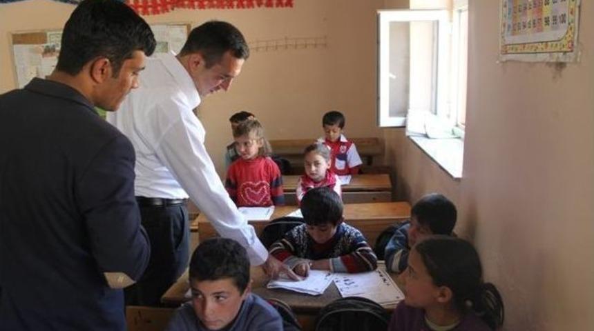 Bah&ccedil;esaray Kaymakamı A&ccedil;ıkg&ouml;z&rsquo;&uuml;n Ev Ziyaretleri