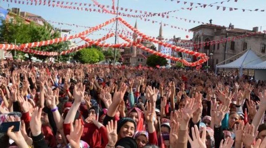 Erdoğan: Bir Pop Star &Ccedil;ıkardılar, Iyi Saz &Ccedil;alıyormuş (2)