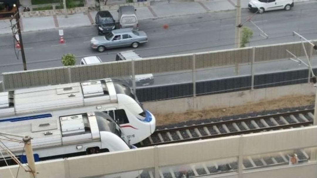 Kamyon Ses Perdesine &Ccedil;arptı İzban Seferlere Aksadı