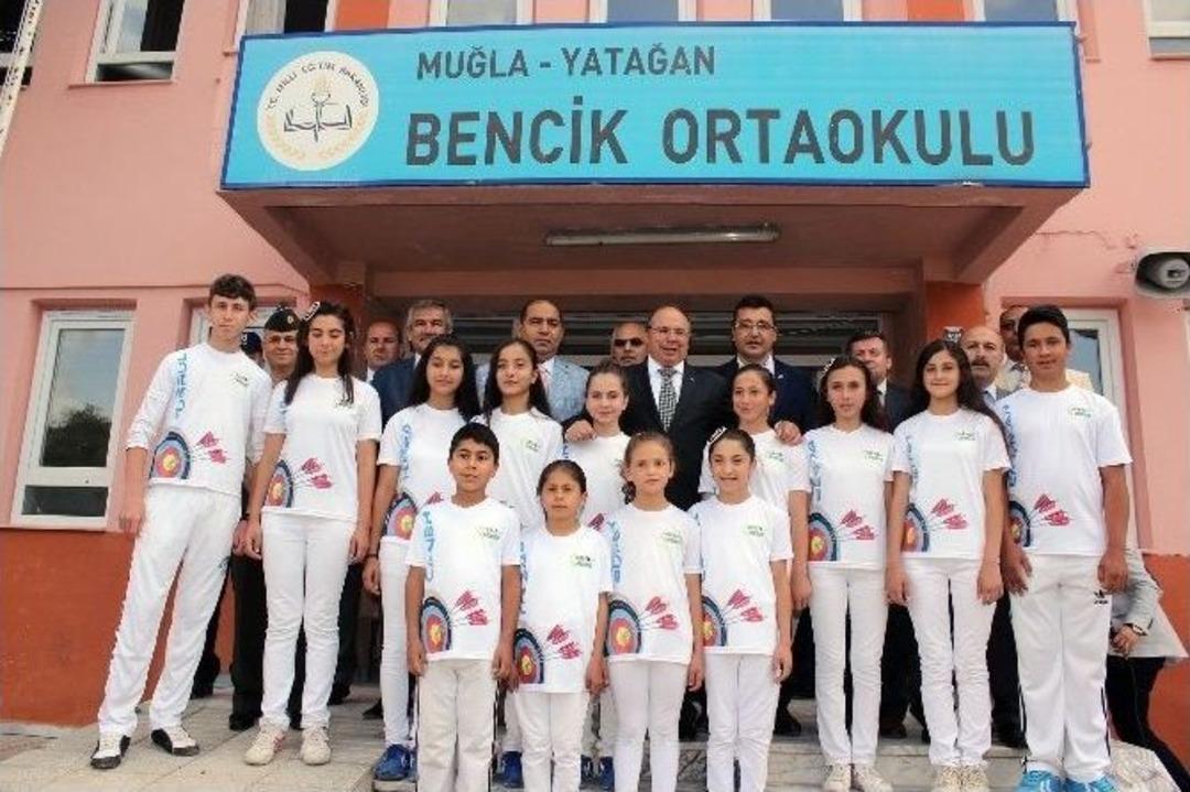 Şampiyonlara &lsquo;vali Baba&rsquo; Morali