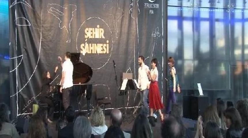 Onbirart Sanat At&ouml;lyesi &Ouml;ğrencileri Ilk Konserini Verdi