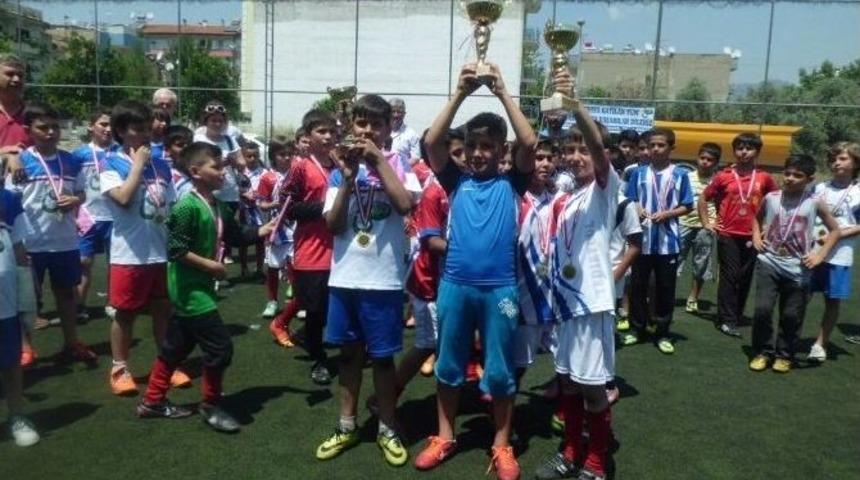 Aydın Ticaret Odası İlkokulu Namağlup Şampiyon