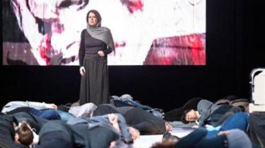 Tahrir Square Becomes Opera