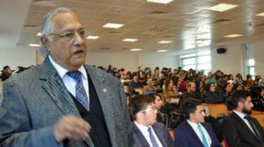 Prof. Dr. T&uuml;rkmen&rsquo;den Konferans