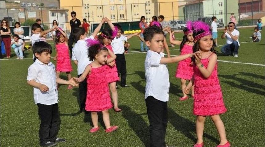 Anaokulu Öğrencilerinden Yılsonu Gösterileri