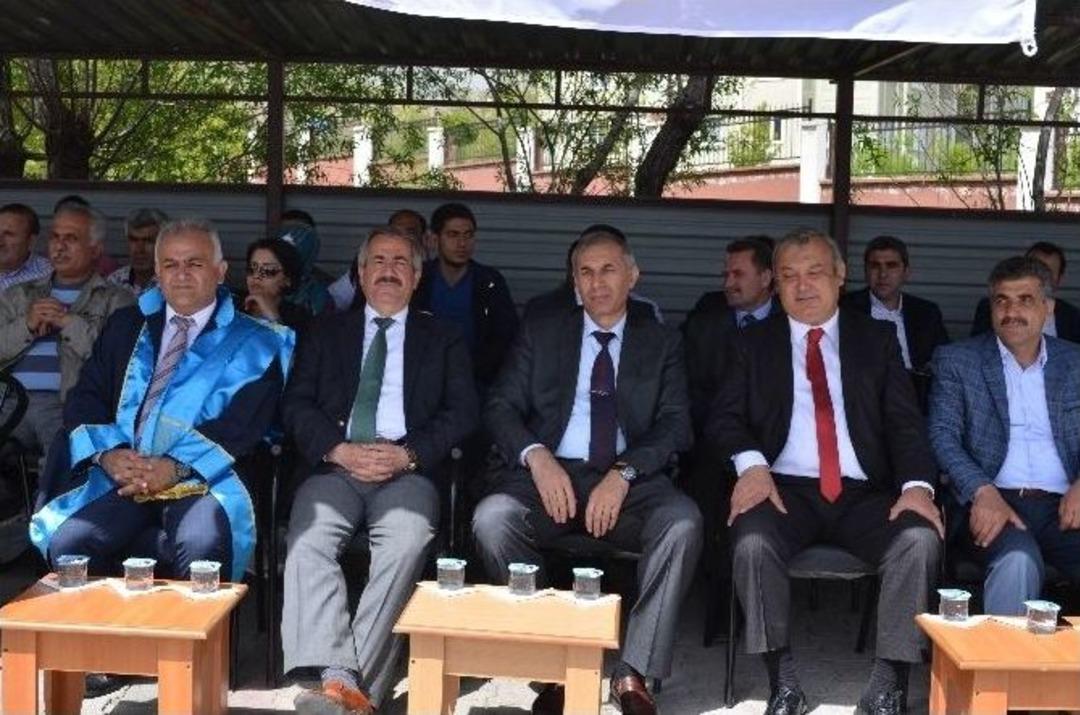 Adilcevaz&rsquo;da 250 &Ouml;ğrenci Kep Atarak Mezun Oldu