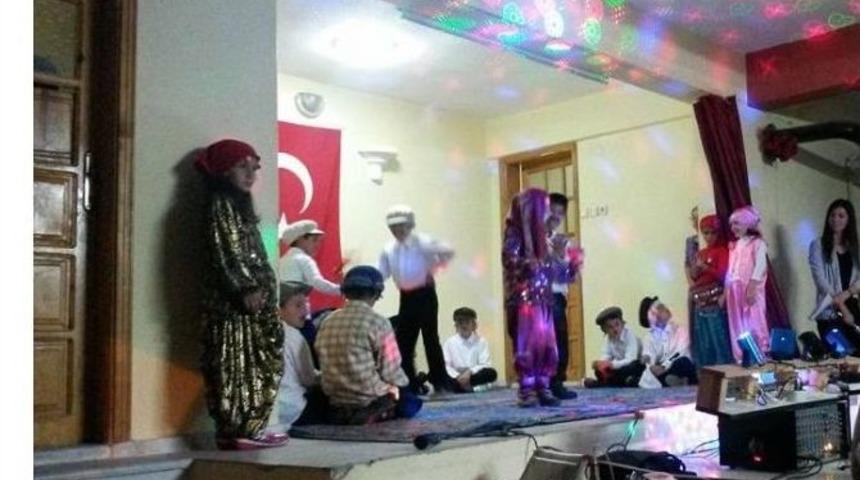 Derek&ouml;y İlk Ve Ortaokulunda Yılsonu Gecesi