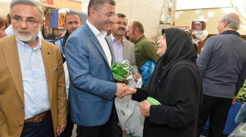 Başkan T&uuml;rkmen, Pazar Esnafını Ziyaret Etti