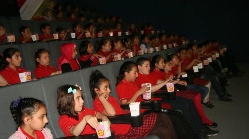 B&uuml;y&uuml;kşehir&rsquo;in Sinema Şenliğinde 10 Bin &Ccedil;ocuk Sinemaya G&ouml;t&uuml;r&uuml;ld&uuml;
