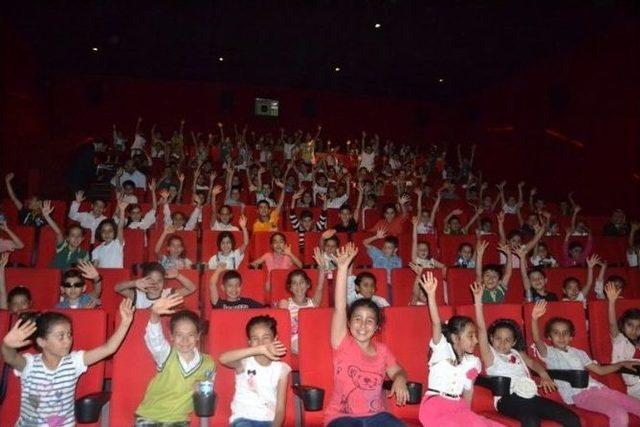 Büyükşehir’in Sinema Şenliğinde 10 Bin Çocuk Sinemaya Götürüldü