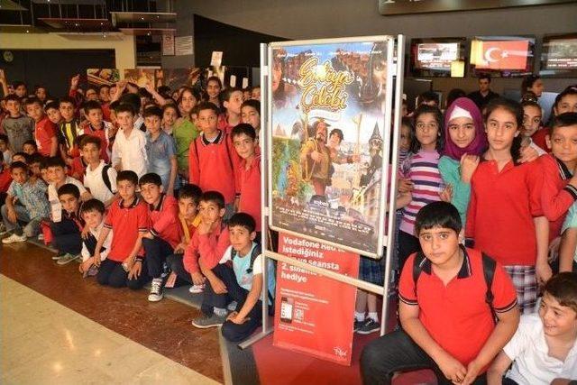 Büyükşehir’in Sinema Şenliğinde 10 Bin Çocuk Sinemaya Götürüldü