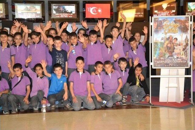 Büyükşehir’in Sinema Şenliğinde 10 Bin Çocuk Sinemaya Götürüldü