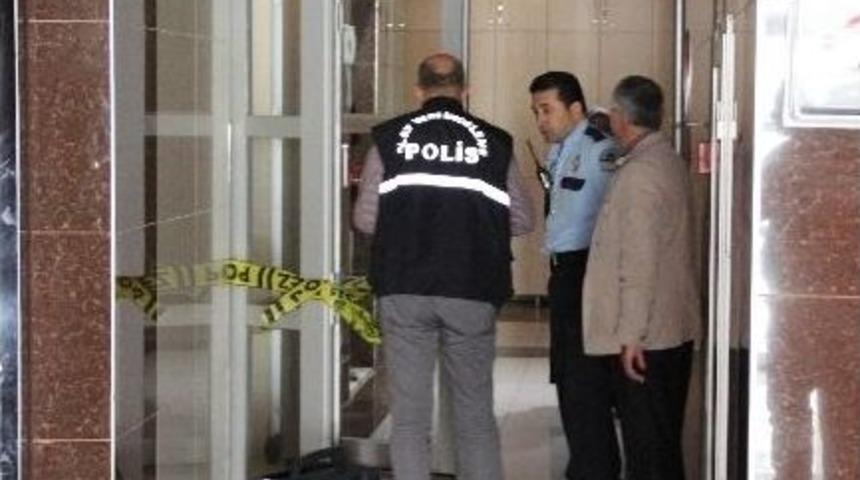 Bunalıma Giren Adam Kendini Astı