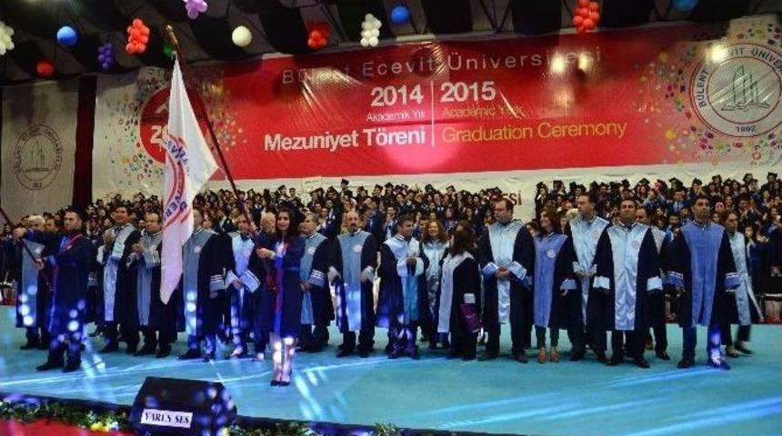 Be&uuml;&rsquo;de Mezuniyet Coşkusu S&uuml;r&uuml;yor