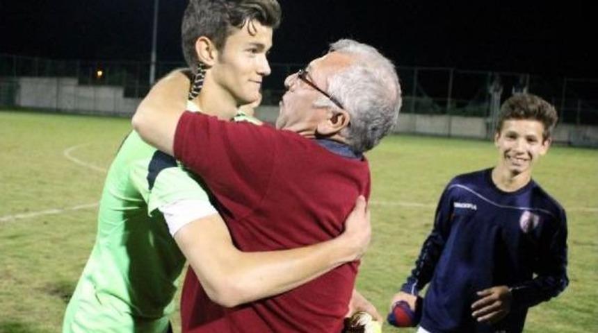 Altınordu'nun Gen&ccedil;lerine Başkan &Ouml;zkan'dan Atina S&uuml;rprizi