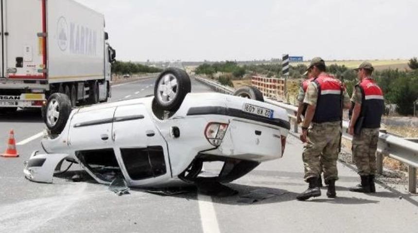 Şanlıurfa&rsquo;Da Otomobil Devrildi: 4 Yaralı