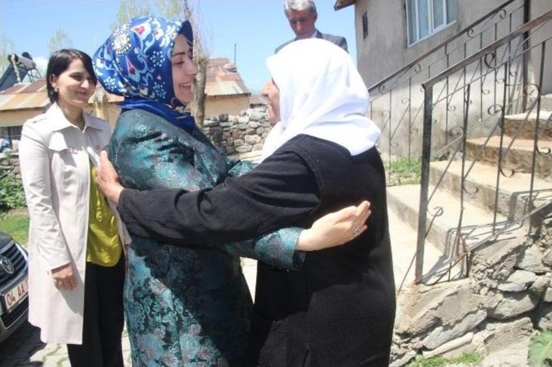 Tuba Işın, Hamur&rsquo;da Ev Ziyaretlerinde Bulundu